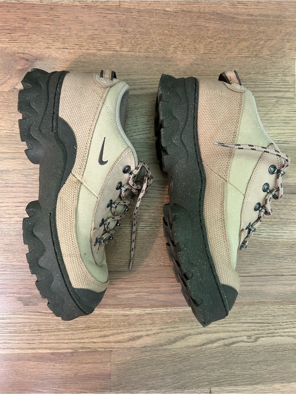 Nike 9.5 Hiking Trail Shoes Tan Brown Lug Sole Y2K Style Gorpcore